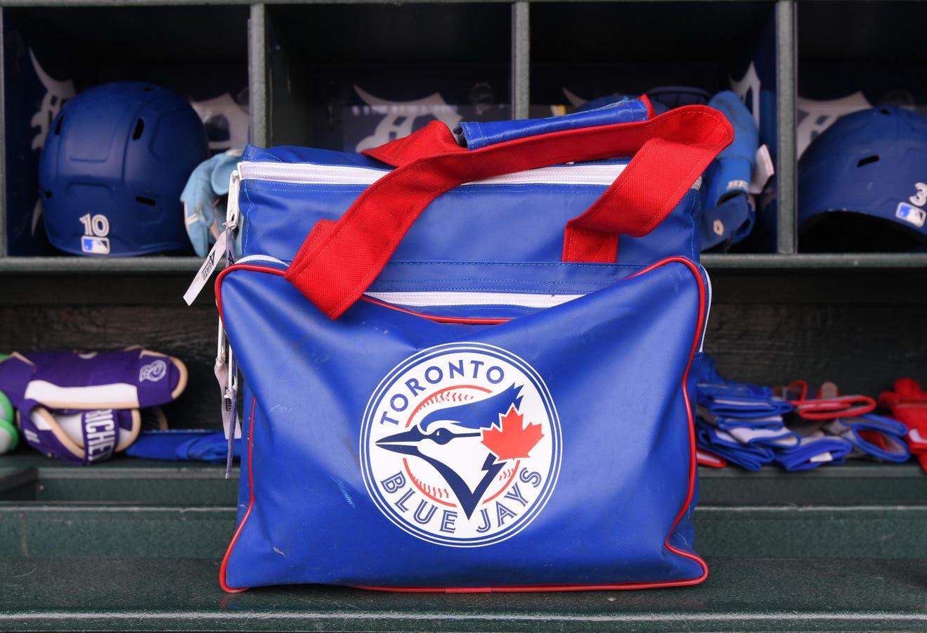 A former Toronto Blue Jays standout infielder has found a new home briefly after cutting ties with the Los Angeles Dodgers.