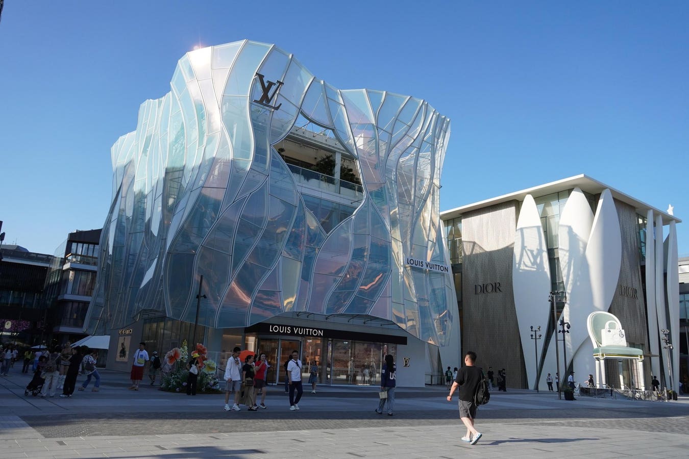 After a recent downturn, the China luxury market is stabilizing, but growth remains elusive. To return to growth, luxury must align with changing cons