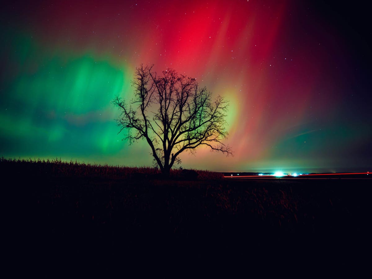 The northern lights have a chance to be visible again from states along the U.S.-Canadian border on Monday night.