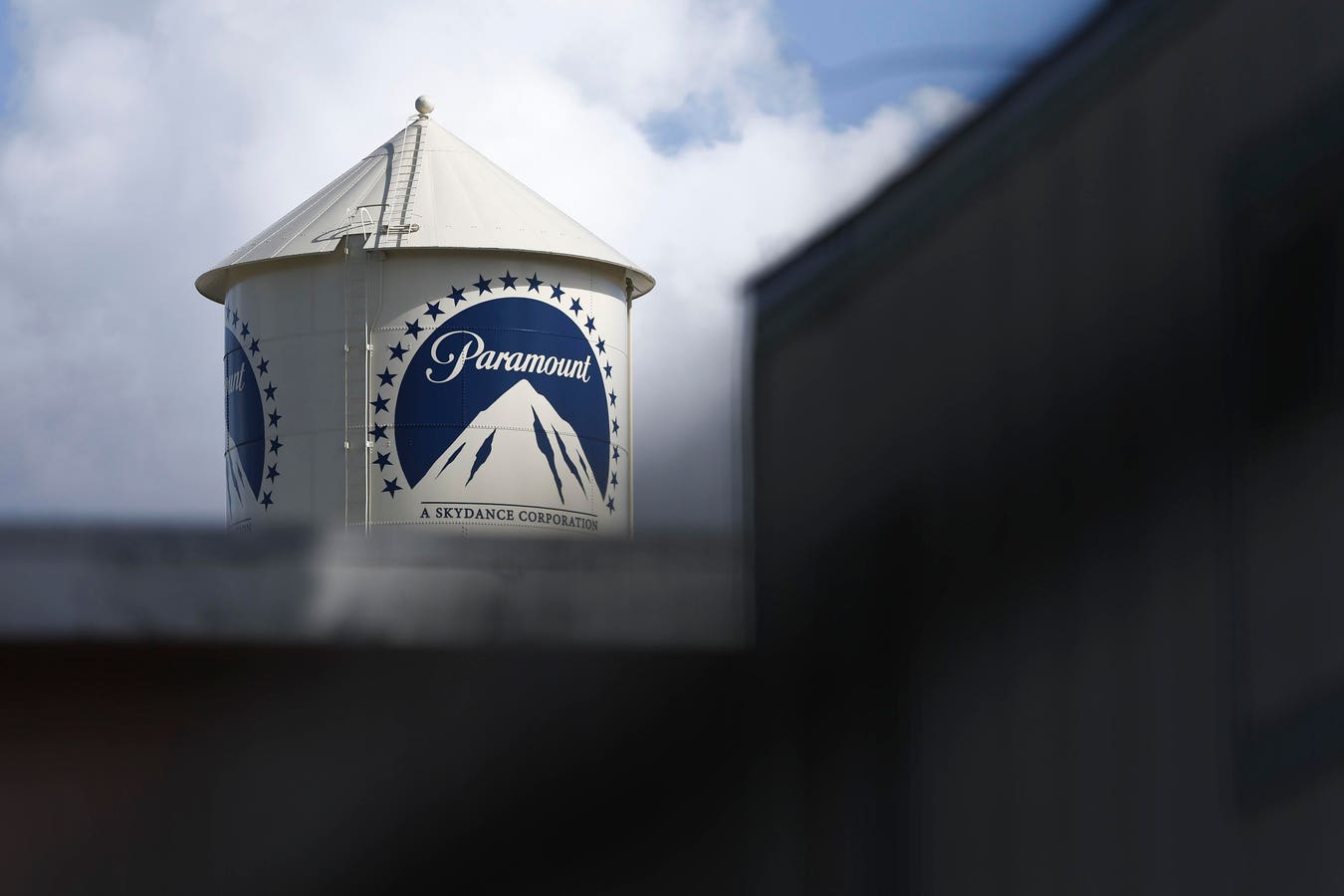 Paramount’s Warner deal faces conflicting U.S., EU and U.K. reviews, while delay could add $1.7 billion to the price and risk a $7 billion termination