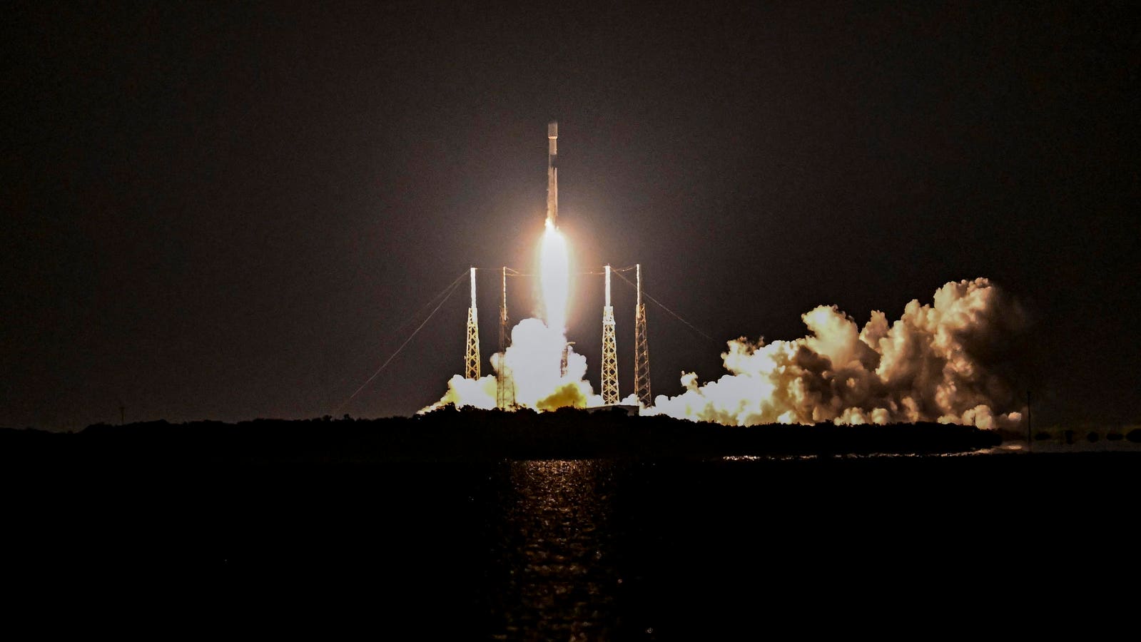 T-Mobile would be the “clear choice” for Elon Musk’s rocket maker’s expansion into wireless, one analyst said.