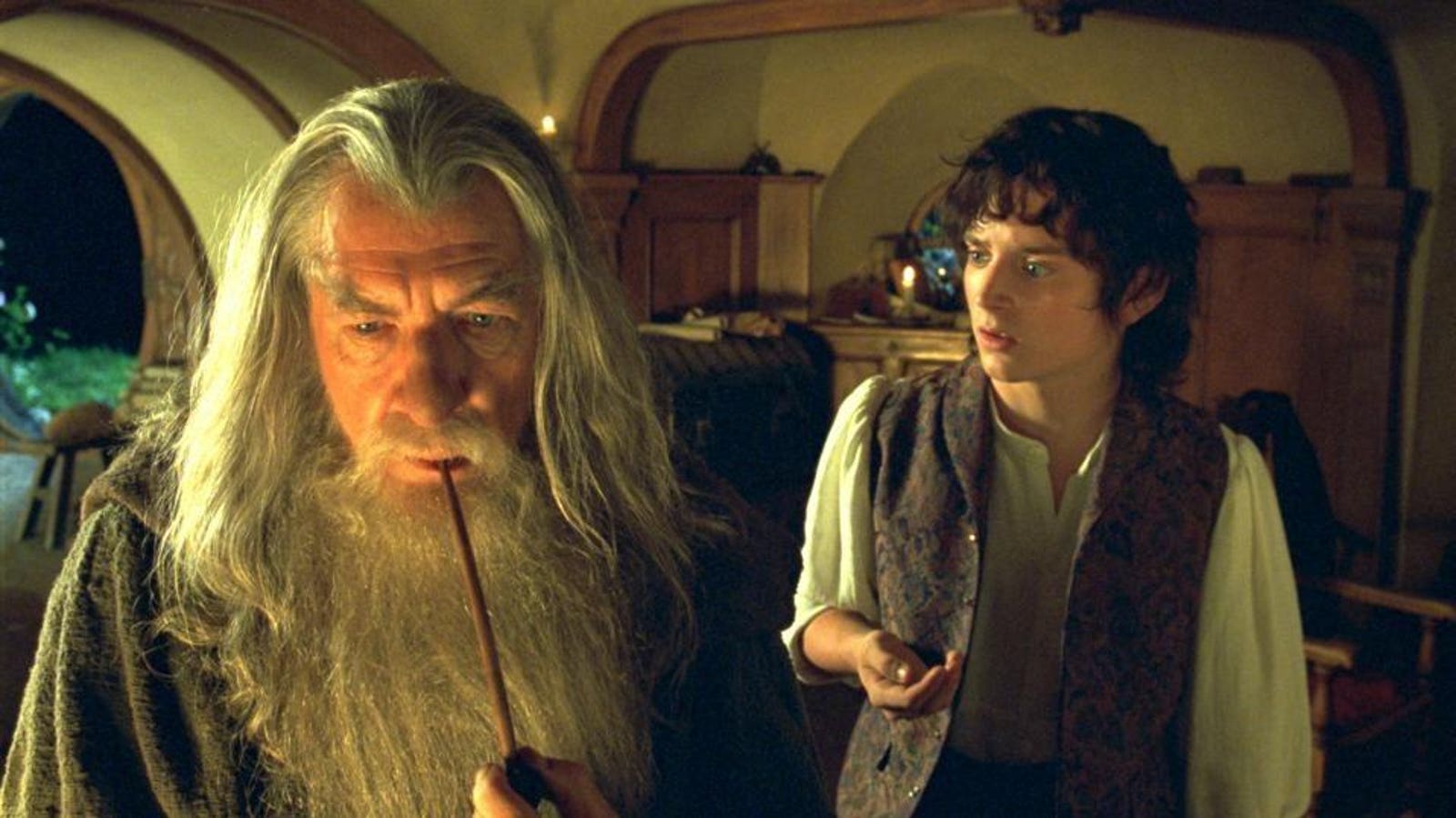 Discover the correct Lord of the Rings movie order, including The Hobbit films, release dates, chronological timeline, and the best way to watch.
