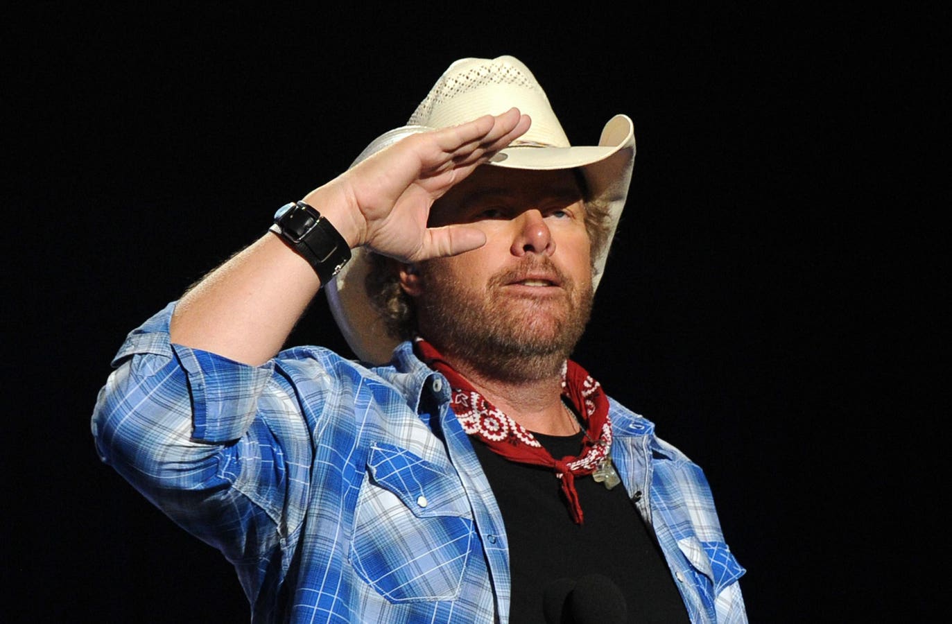 Toby Keith's 35 Biggest Hits, the compilation that fans have focused on since his passing, brings the country musician to a never-before-seen chart mi