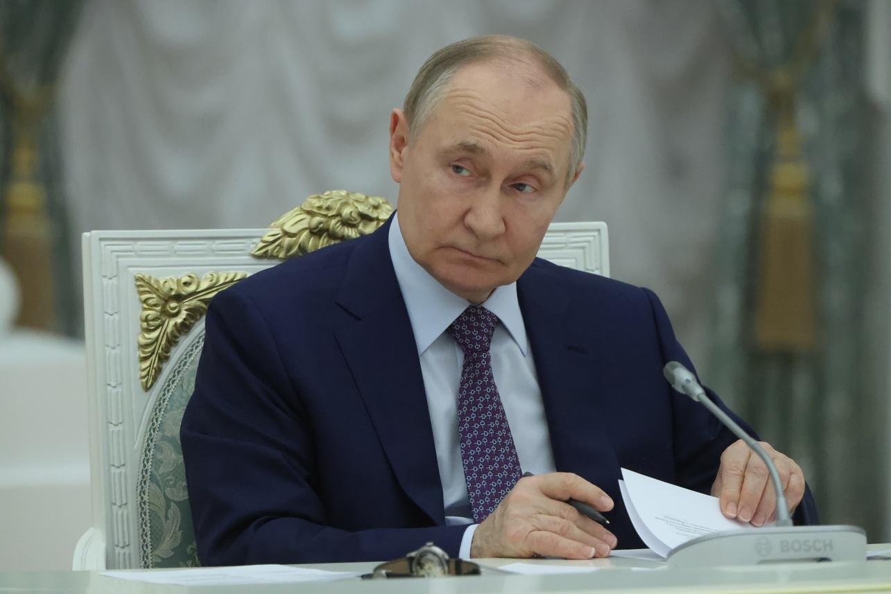 Crimea is cut off, fuel lines extend all over Russia as Ukraine bombs depots, Moscow subject to drone attacks, civilians leave Crimea in mass exodus. 